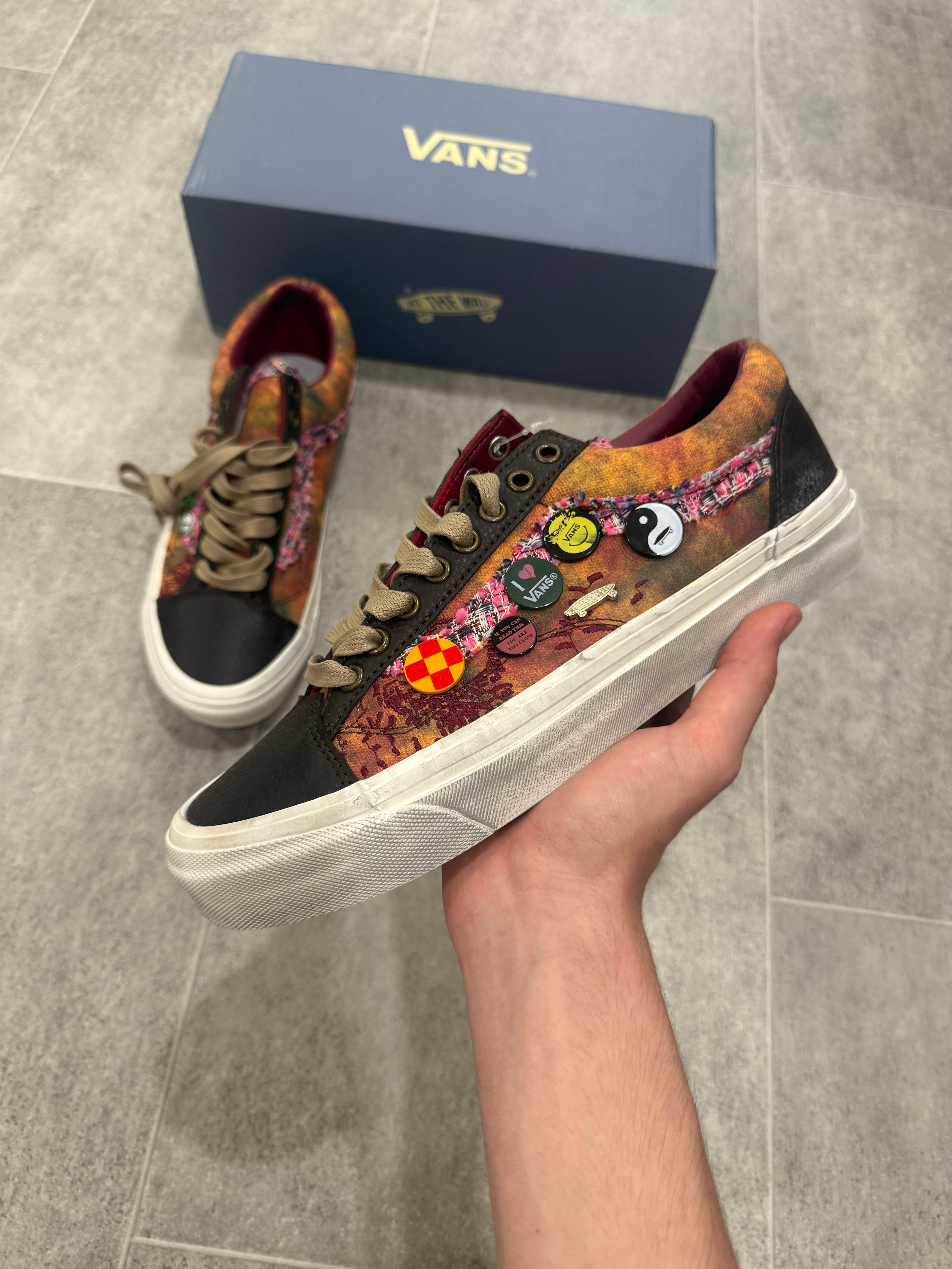 Souvenir shoes